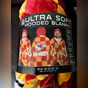 NEW KC Chiefs Ultra Soft Hooded Blanket